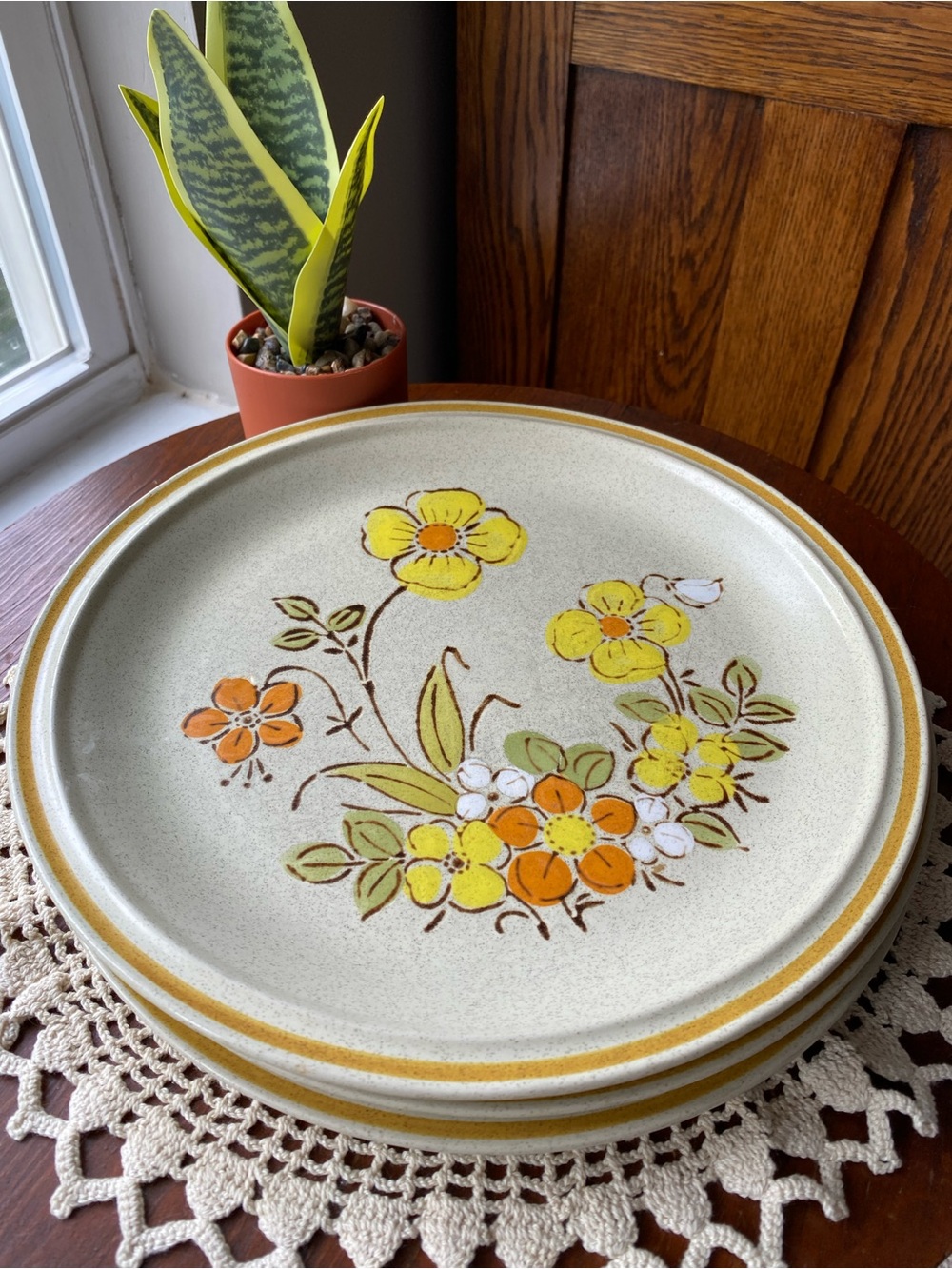 Vintage Japan Hearthside Sunshine Floral Patterned Dinner Plates Set of 3 EUC